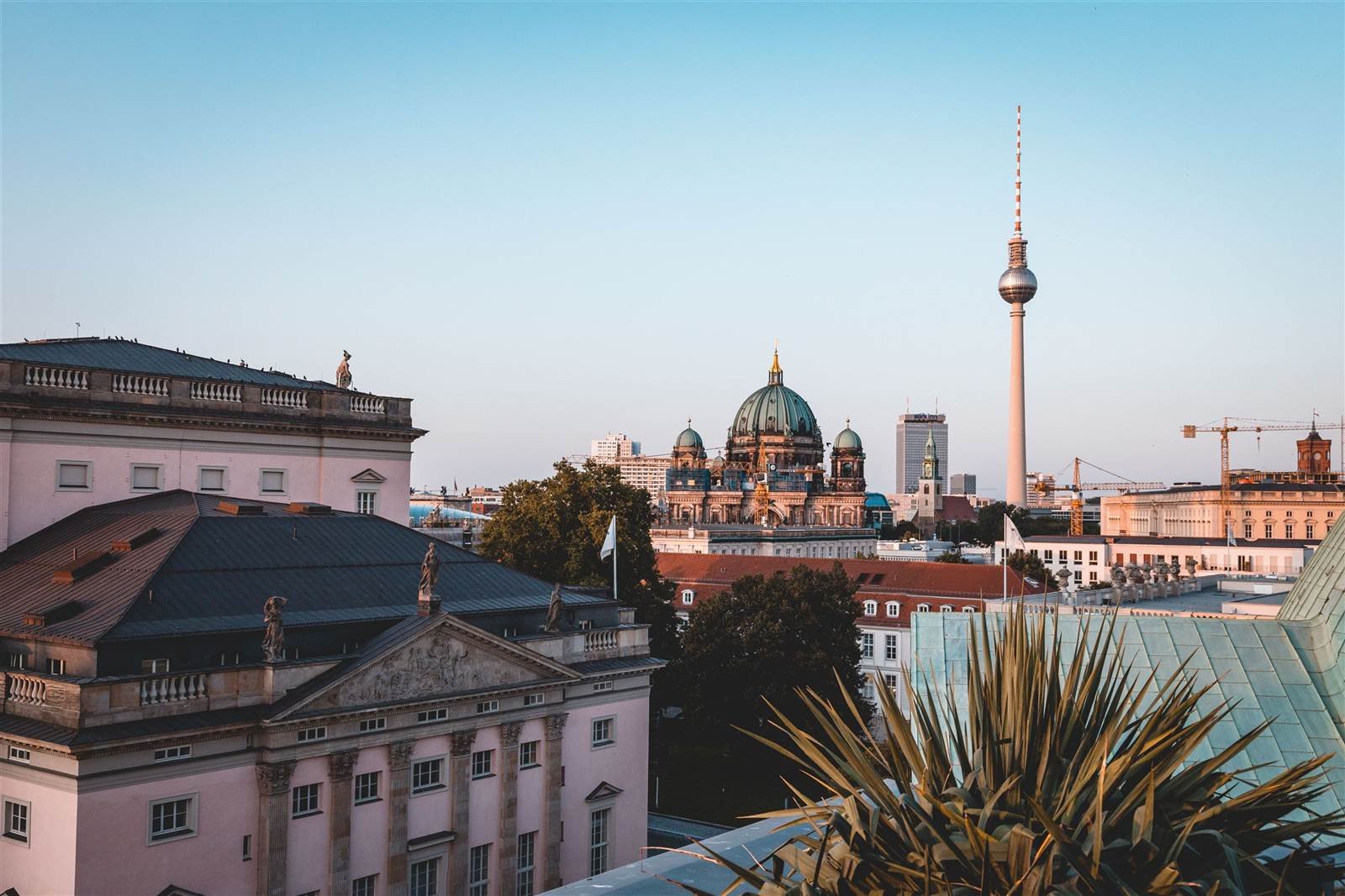 Berliner Skyline mit Fernsehturm und Berliner Dom